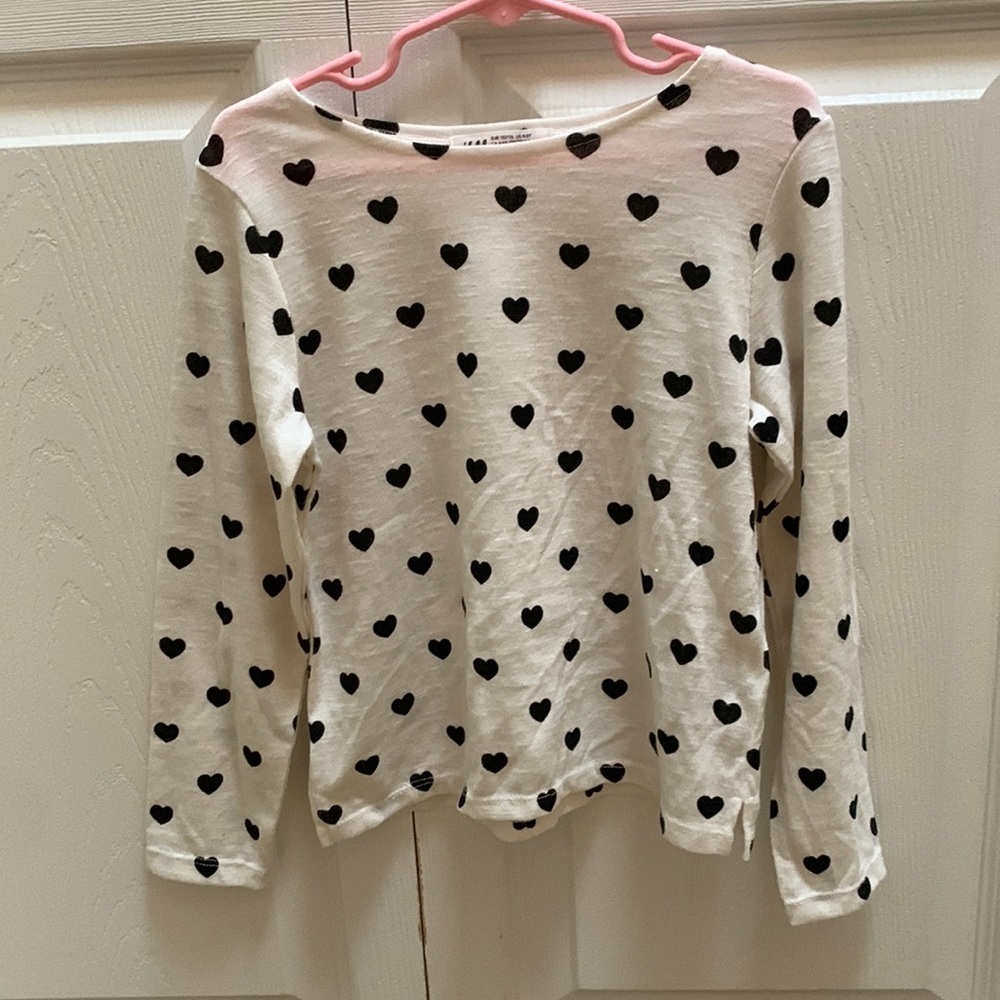 Girls size 4 to 6 years old H&M lightweight net long sleeve with black hearts